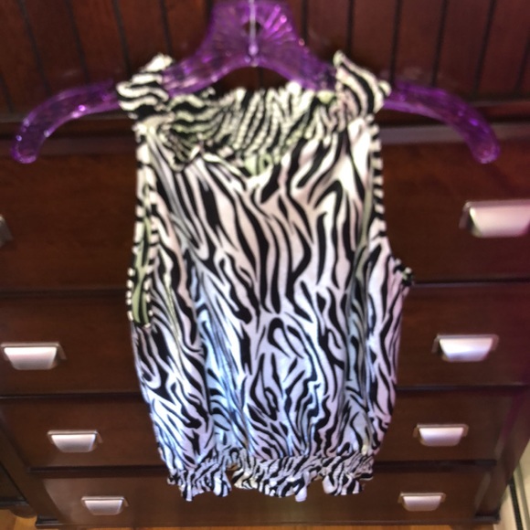 Zebra Blouse 🤍🖤 - Picture 3 of 5